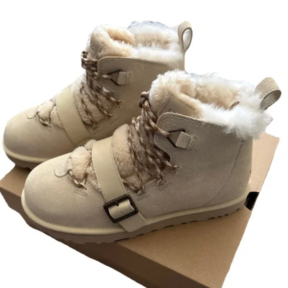 UGG Dune Mini Womens Shearling Boot Biscotti Beige Buckle 1153510 Size 8 New - Picture 3 of 5